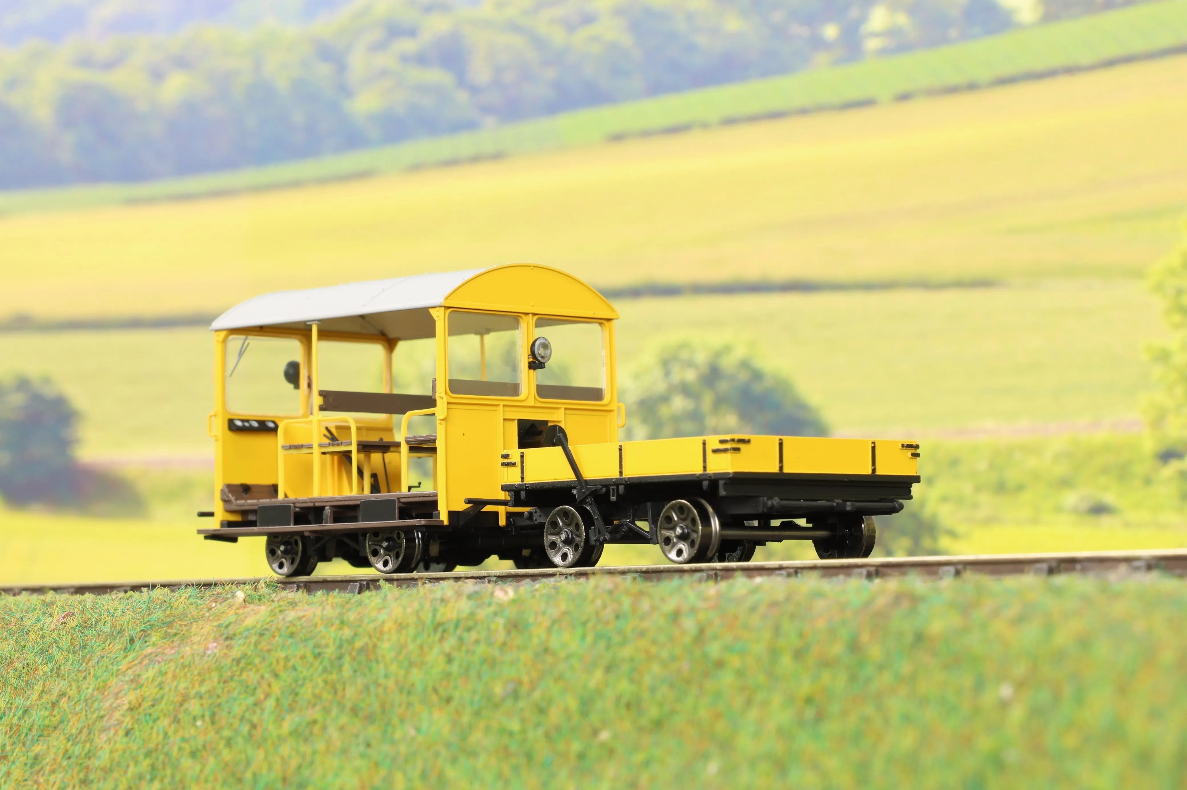 Ellis Clark Trains E1018U Finescale O Gauge Wickham Trolley & Trailer, BR Yellow 'Unnumbered'