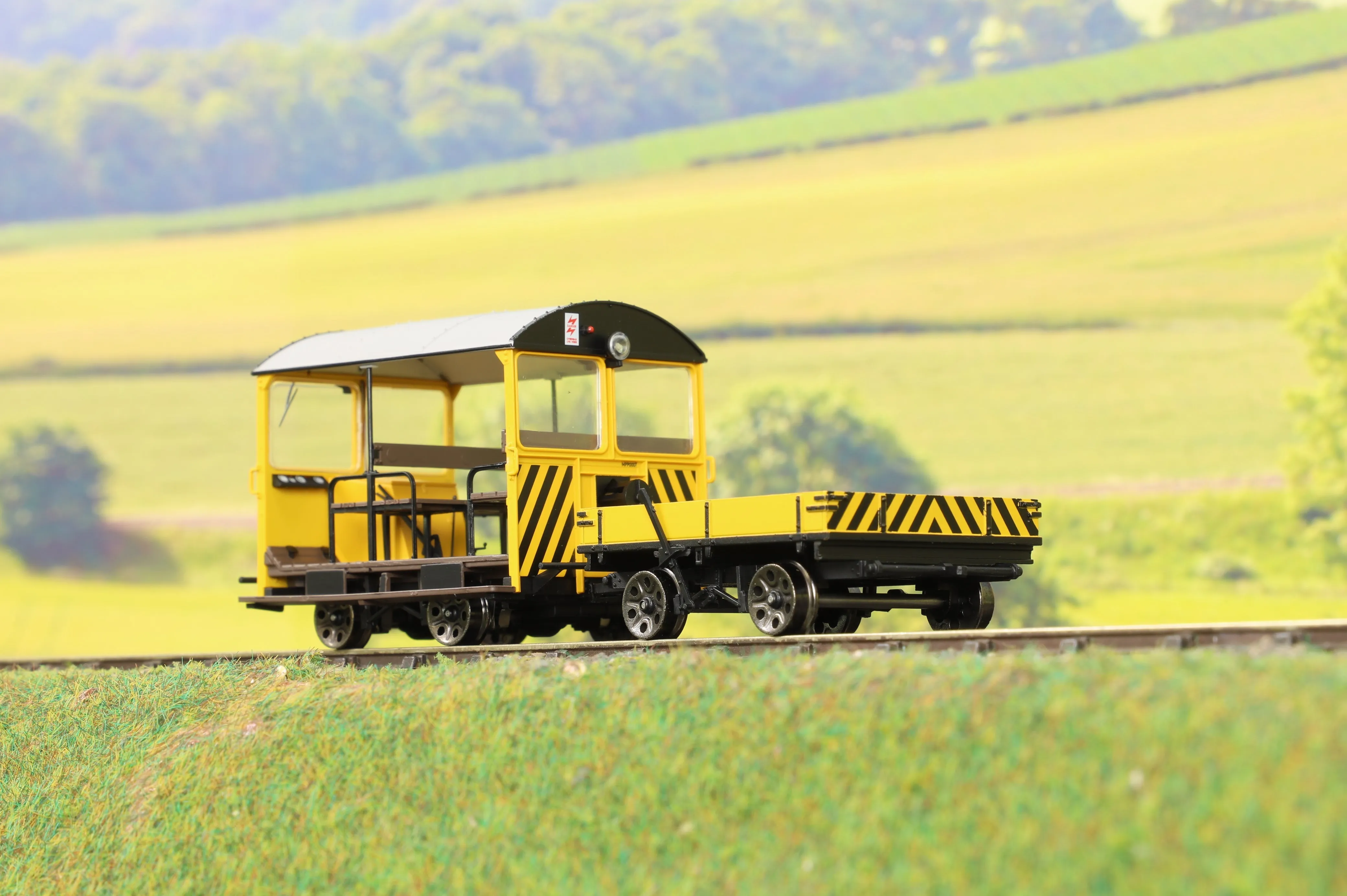 Ellis Clark Trains E1019 Finescale O Gauge Wickham Trolley & Trailer, Engineers Yellow 'MPP0007'