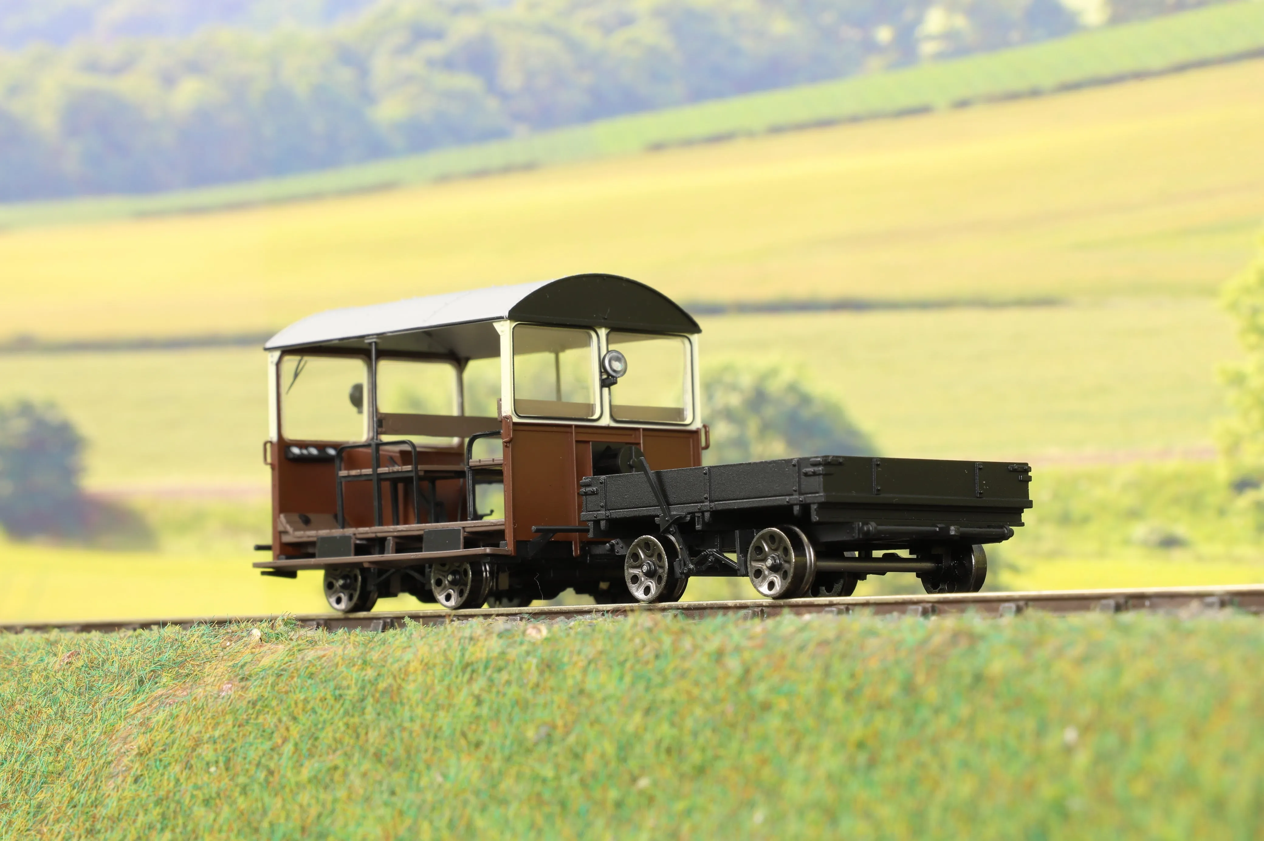 Ellis Clark Trains E1020ZS Finescale O Gauge Wickham Trolley & Trailer, Chocolate & Cream, Limited Edition, DCC Sound