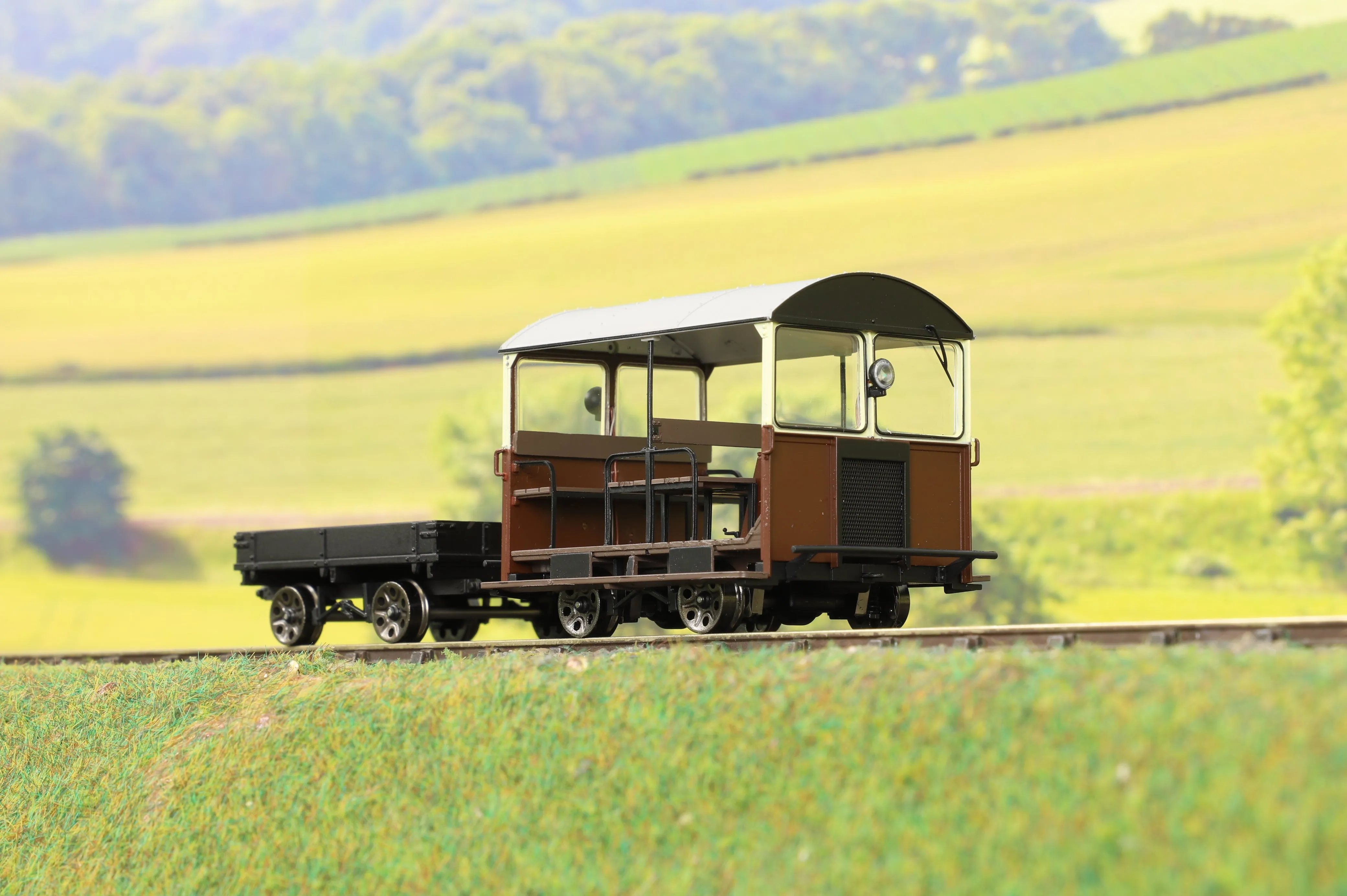 Ellis Clark Trains E1020ZS Finescale O Gauge Wickham Trolley & Trailer, Chocolate & Cream, Limited Edition, DCC Sound