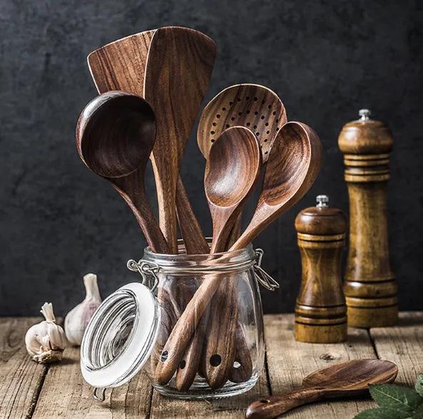 WOODEN KITCHEN UTENSIL SET