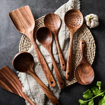 WOODEN KITCHEN UTENSIL SET